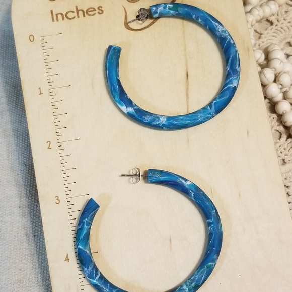 Multicolored hoop earrings - Picture 4 of 4